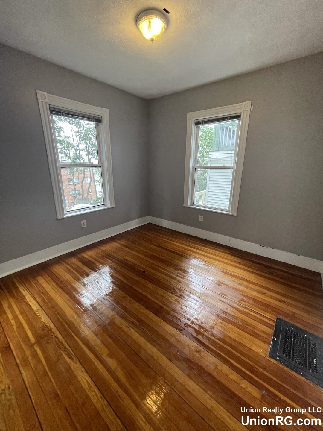 11 Sunset St, Mission Hill