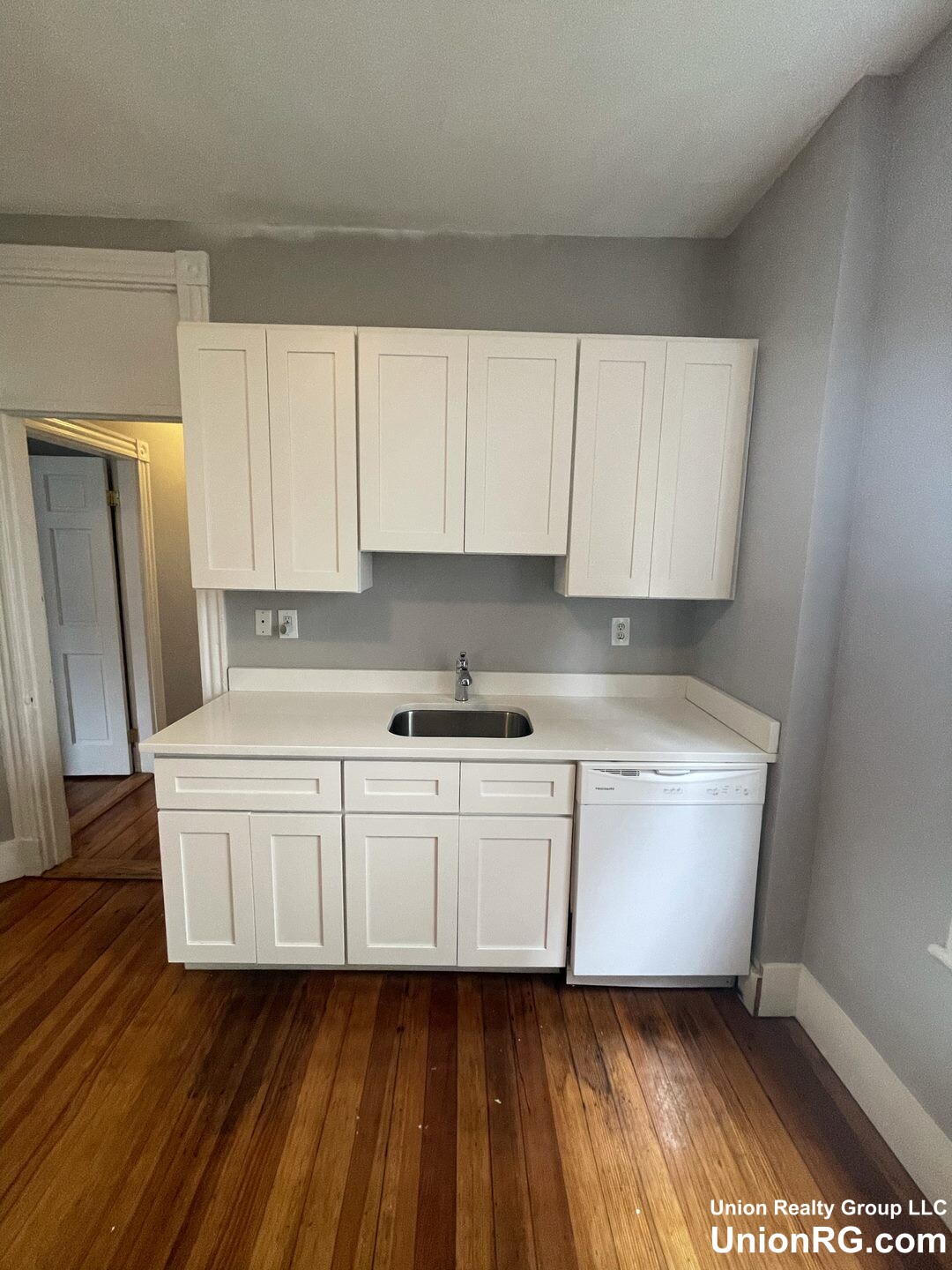 11 Sunset St, Mission Hill