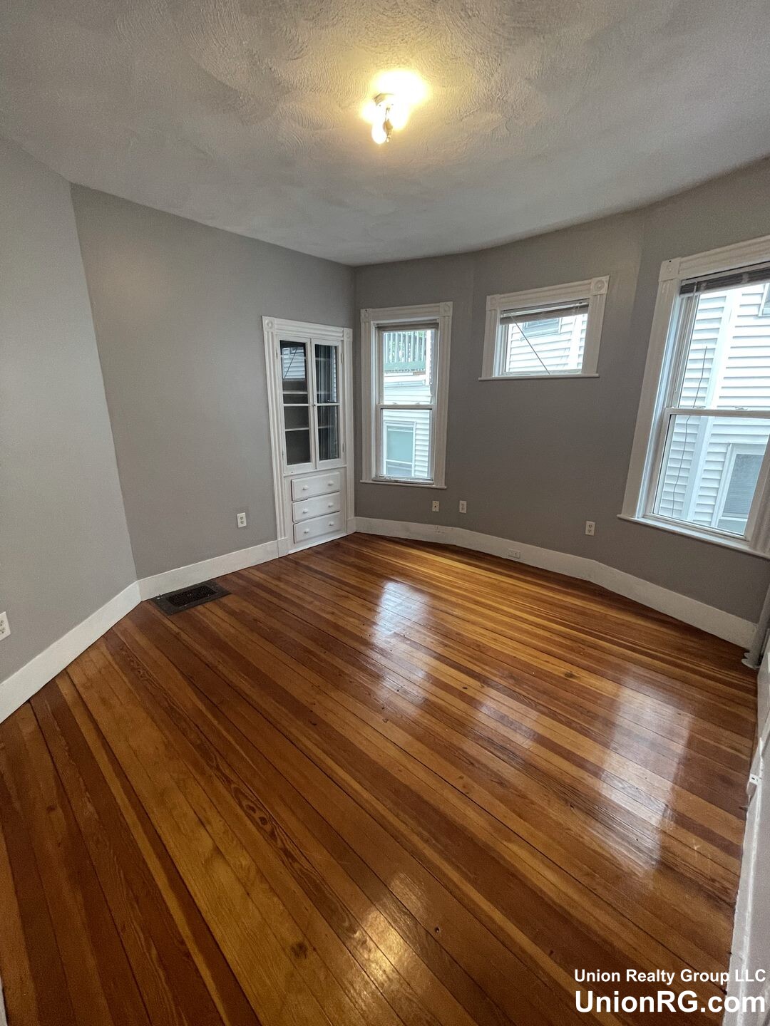 11 Sunset St, Mission Hill