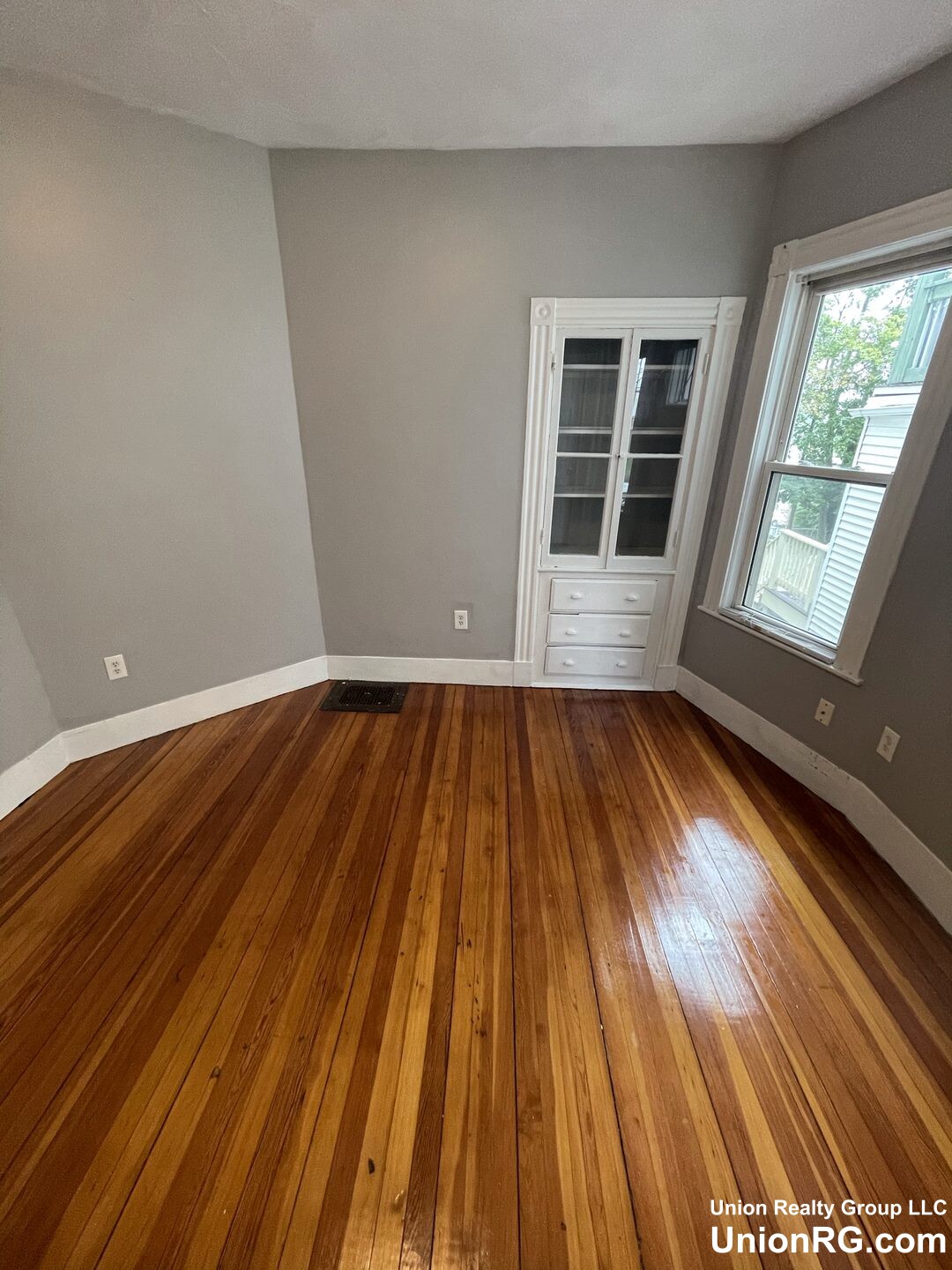 11 Sunset St, Mission Hill