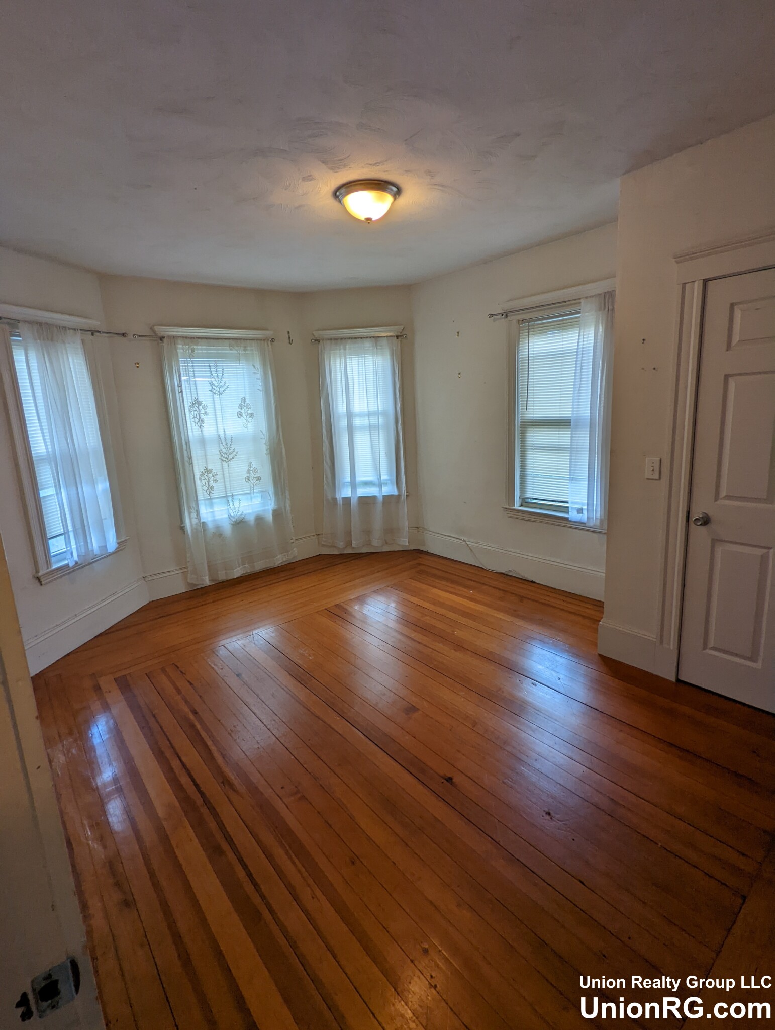 548 Washington St, Brighton