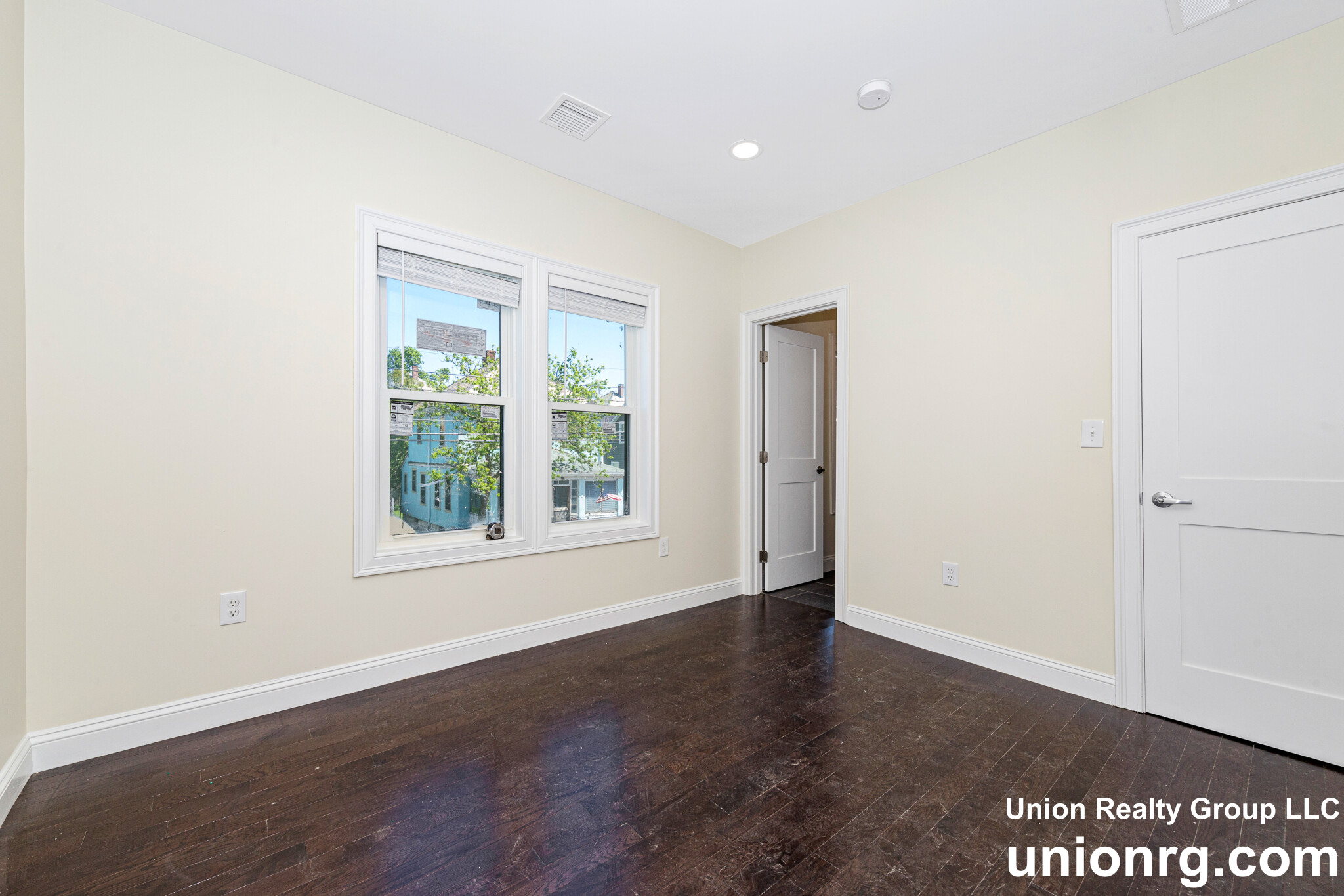 62 Bradbury Ave, Medford