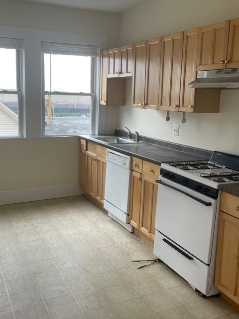 3 bed, 1 bath apartment for rent at 29 Park St Unit 3, Davis Square — photo 1 of 10