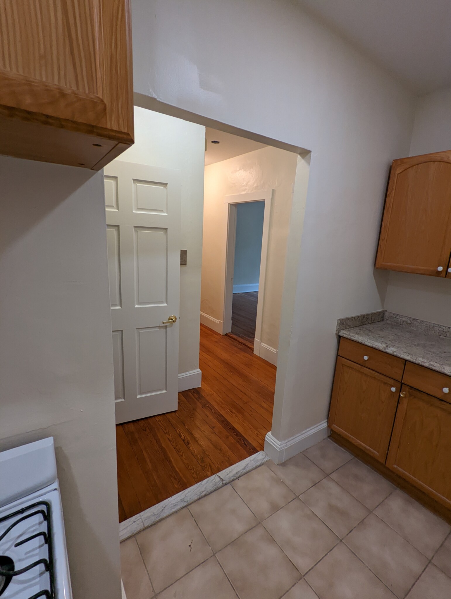 Photos of apartment on Oxford St.,Cambridge MA 02140