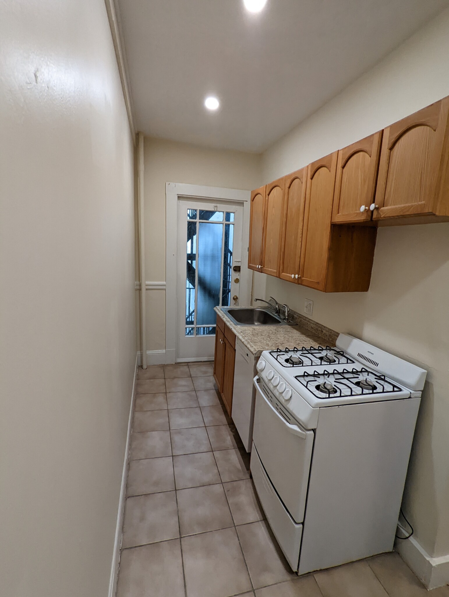 Photos of apartment on Oxford St.,Cambridge MA 02140