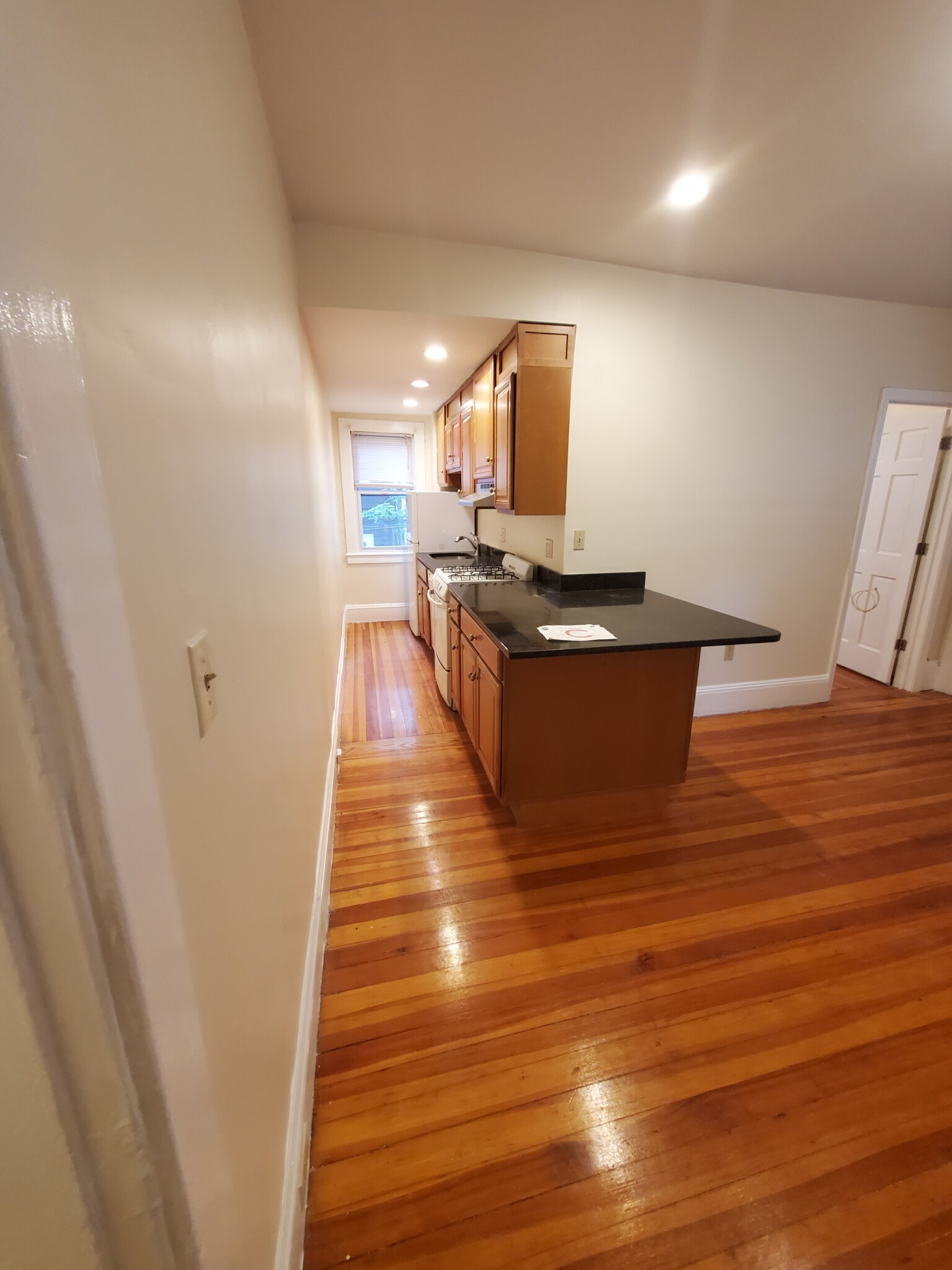 Photos of apartment on Oxford St.,Cambridge MA 02140