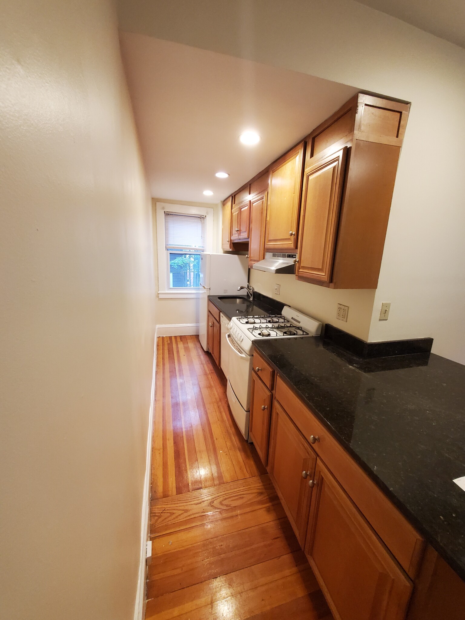 Photos of apartment on Oxford St.,Cambridge MA 02140