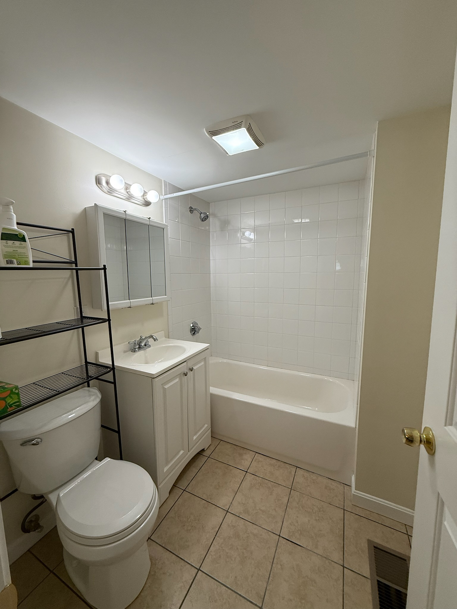 Photos of apartment on Beacon St.,Somerville MA 02143