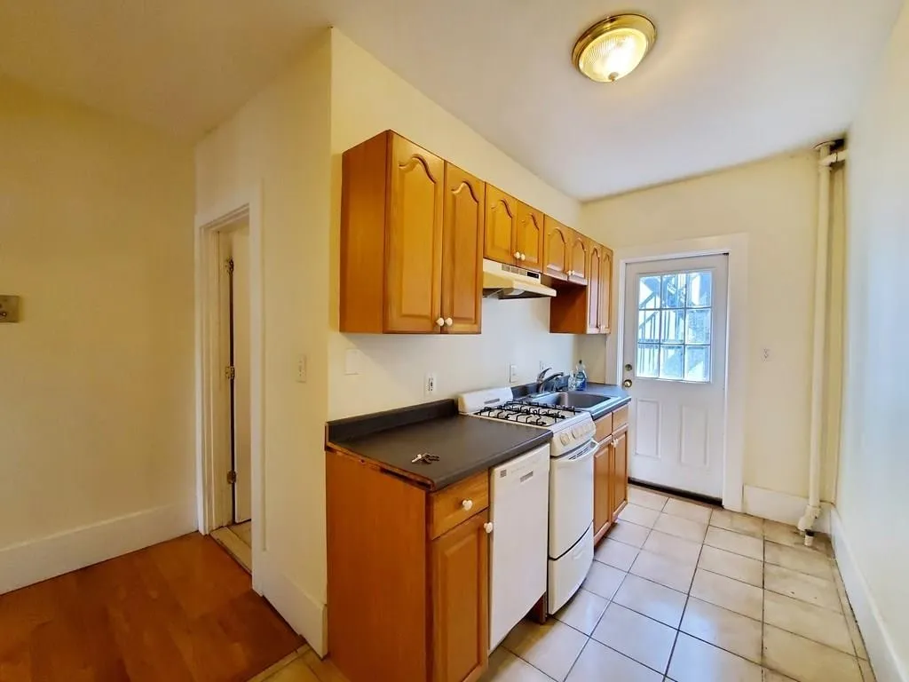Photos of apartment on Oxford St.,Cambridge MA 02140