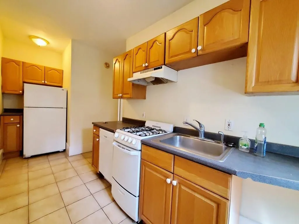 Photos of apartment on Oxford St.,Cambridge MA 02140