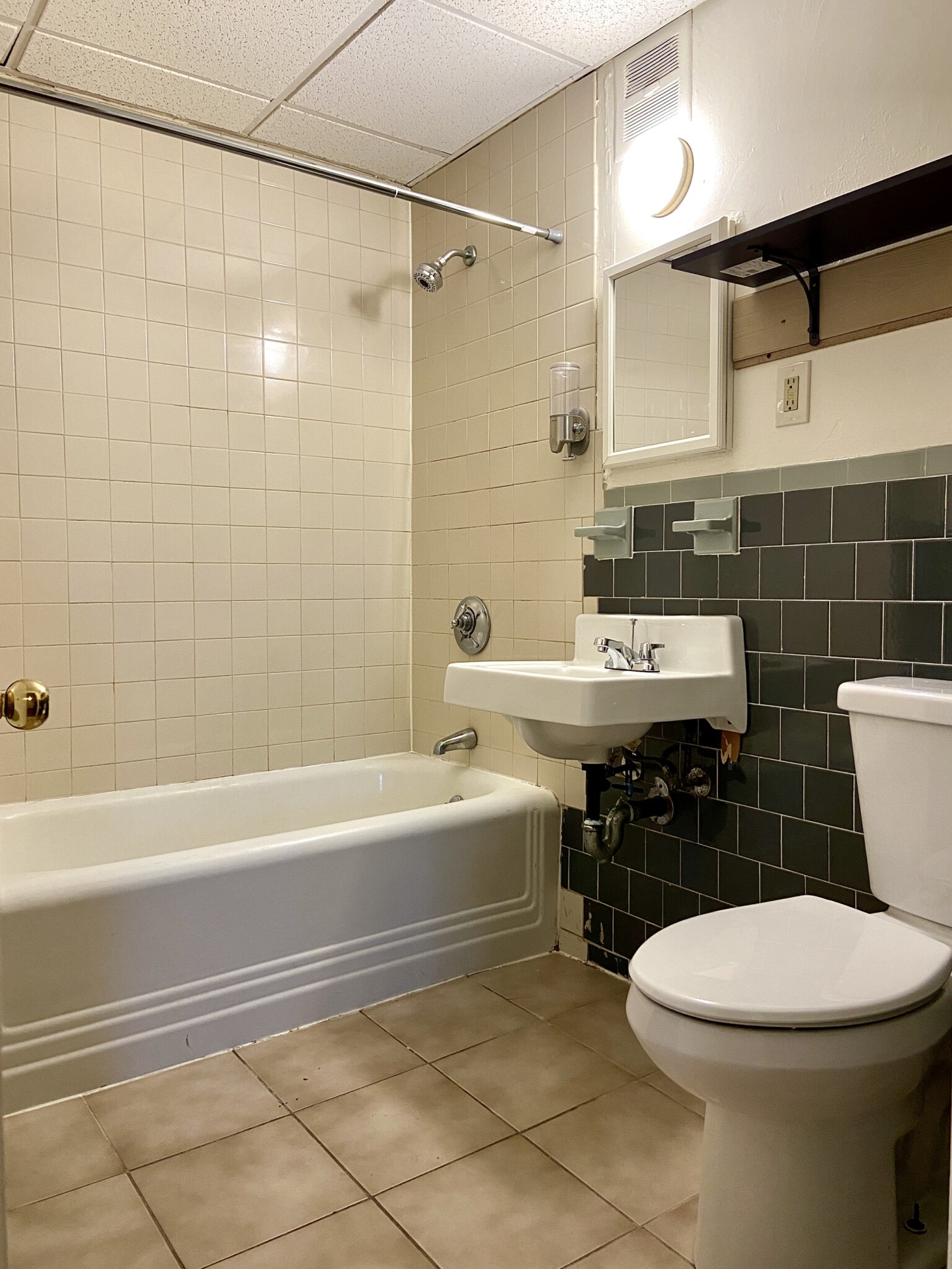 Photos of apartment on Beacon,Somerville MA 02143