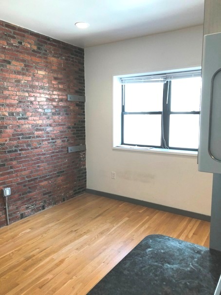 144 Bowdoin St, West End