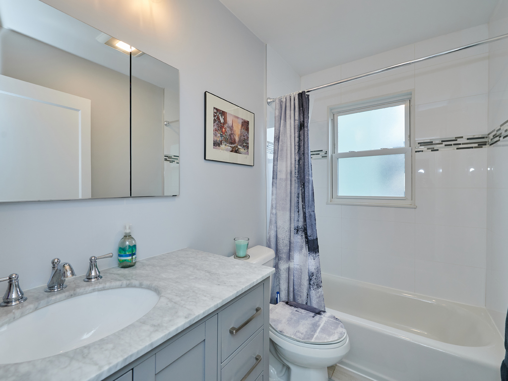 543 Hyde Park Ave, Roslindale