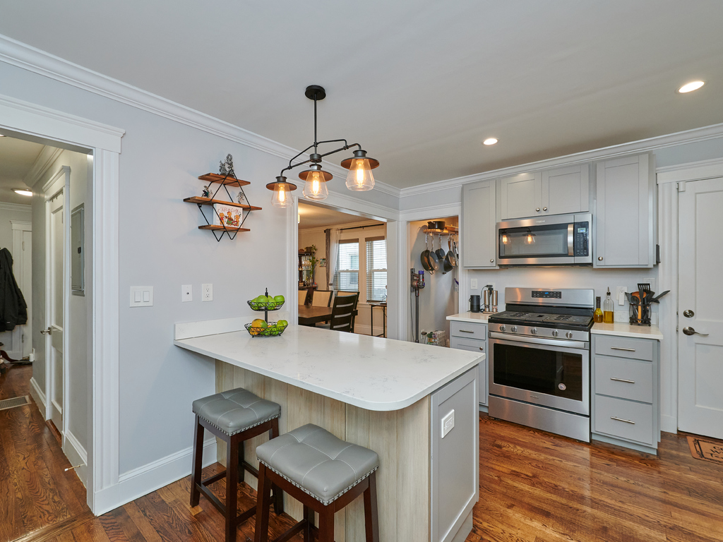 543 Hyde Park Ave, Roslindale