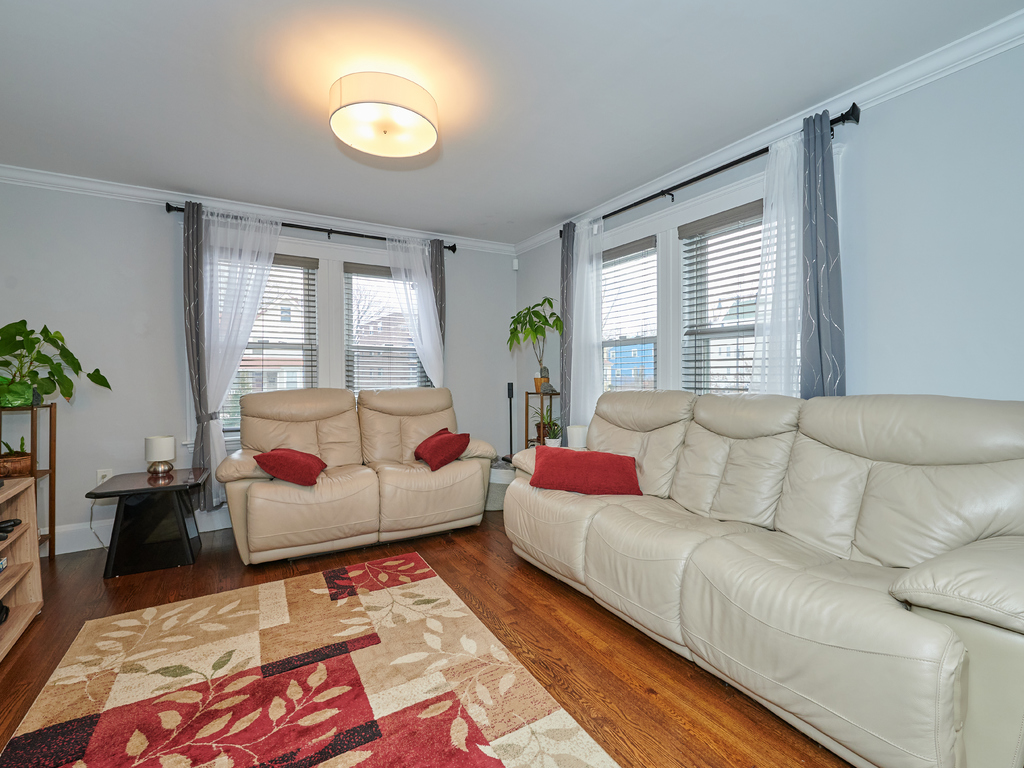 543 Hyde Park Ave, Roslindale