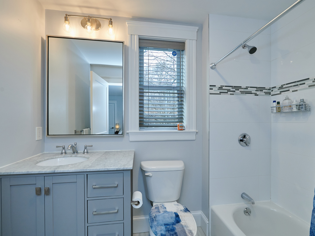 543 Hyde Park Ave, Roslindale