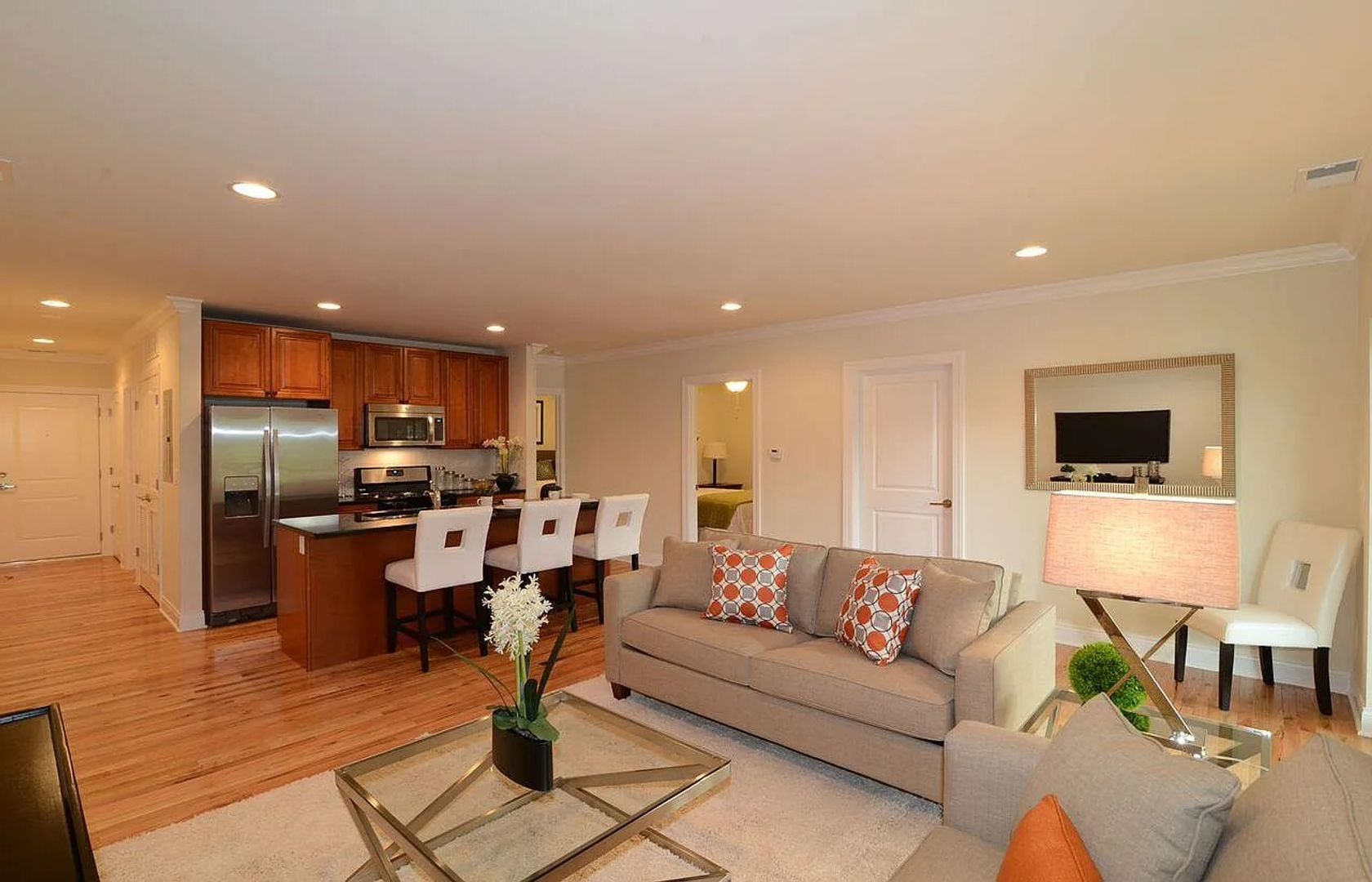 4520 North Beacon St., Chicago, IL - 3,200 USD/ month