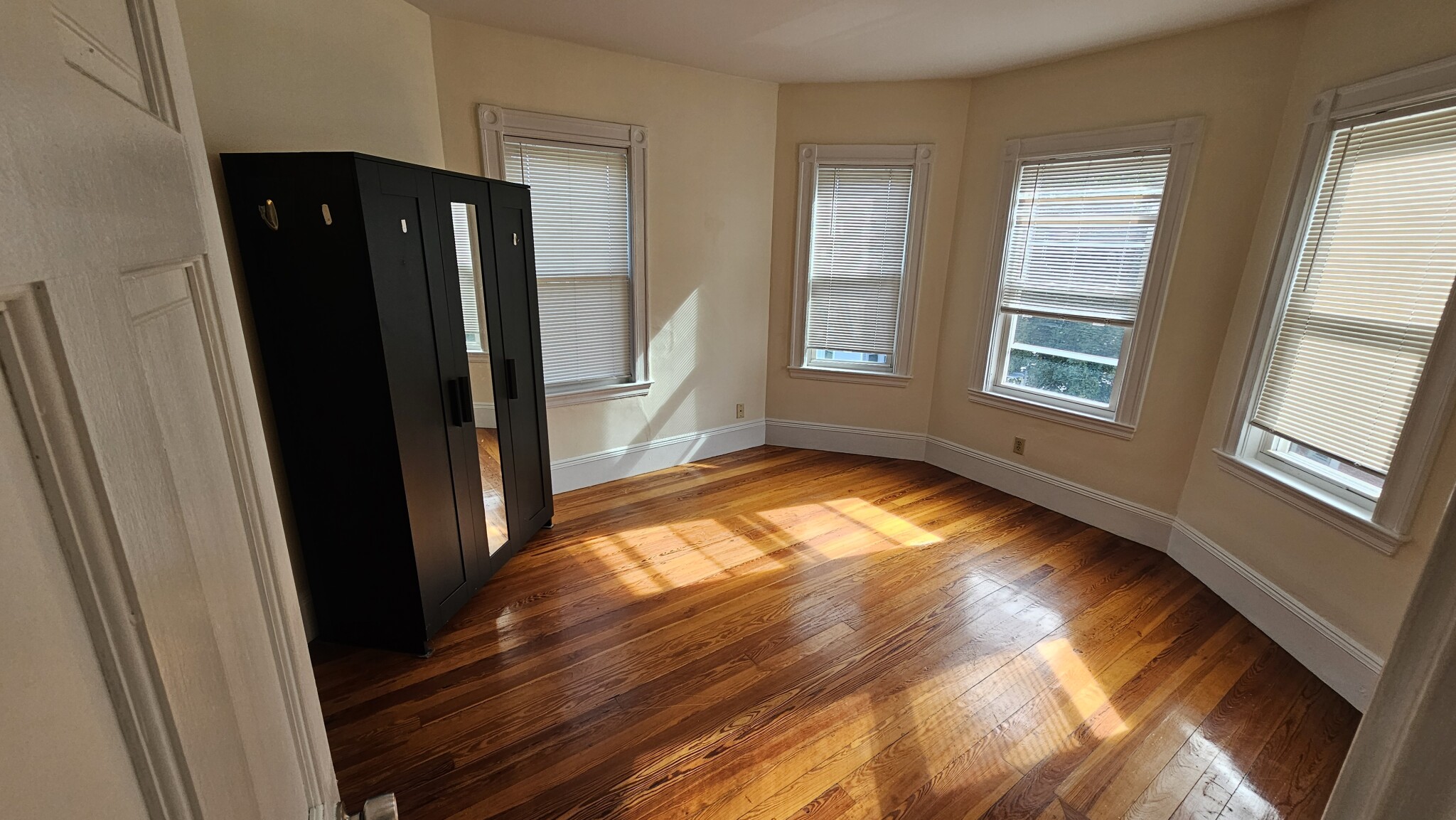 92 Wenham St, Jamaica Plain