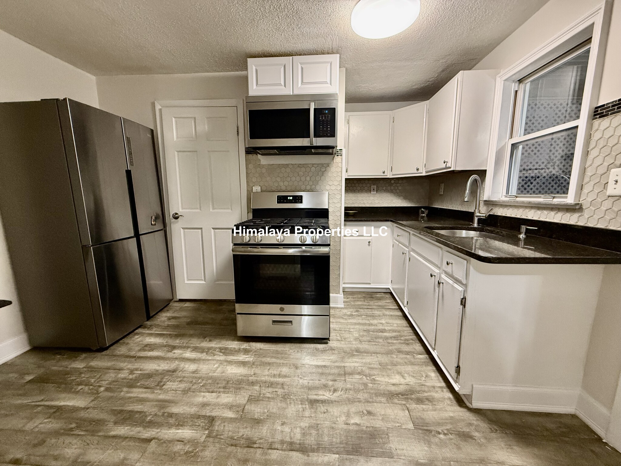 345 Lowell St., Somerville, MA - 2,600 USD/ month