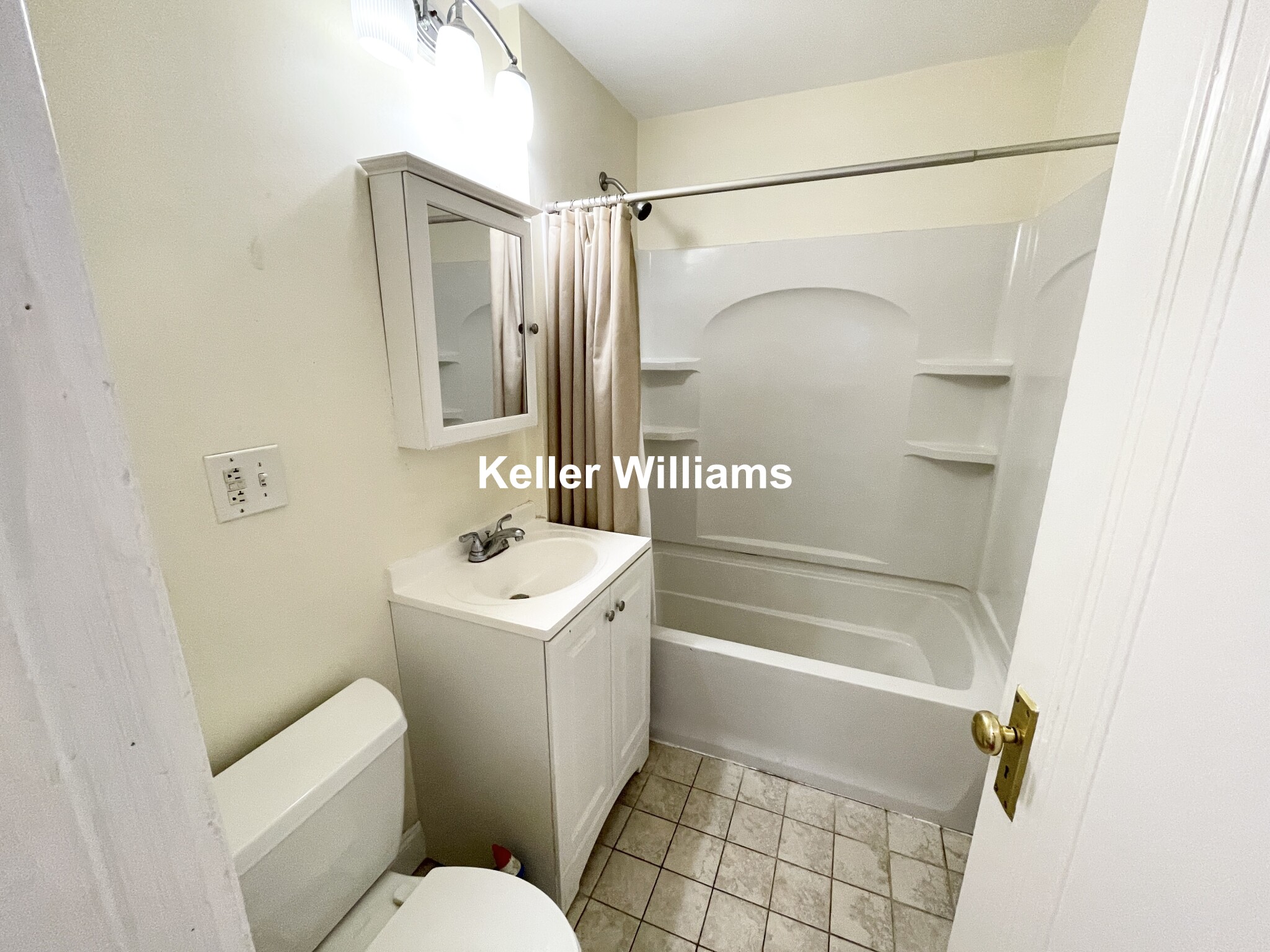 3 bed, 1 bath apartment for rent at 31 High St Unit 2, Brookline Village — photo 17 of 21