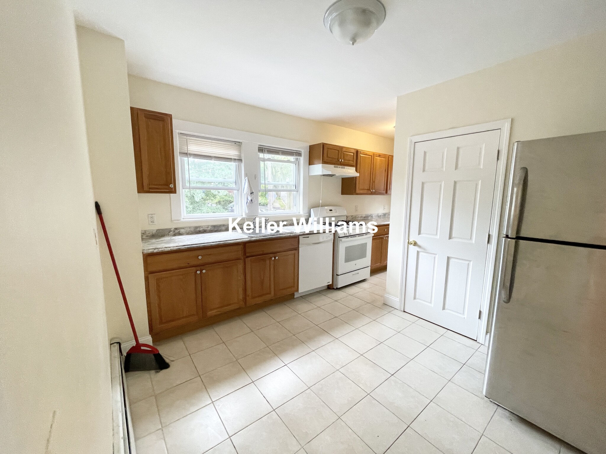 3 bed, 1 bath apartment for rent at 31 High St Unit 2, Brookline Village — photo 1 of 21