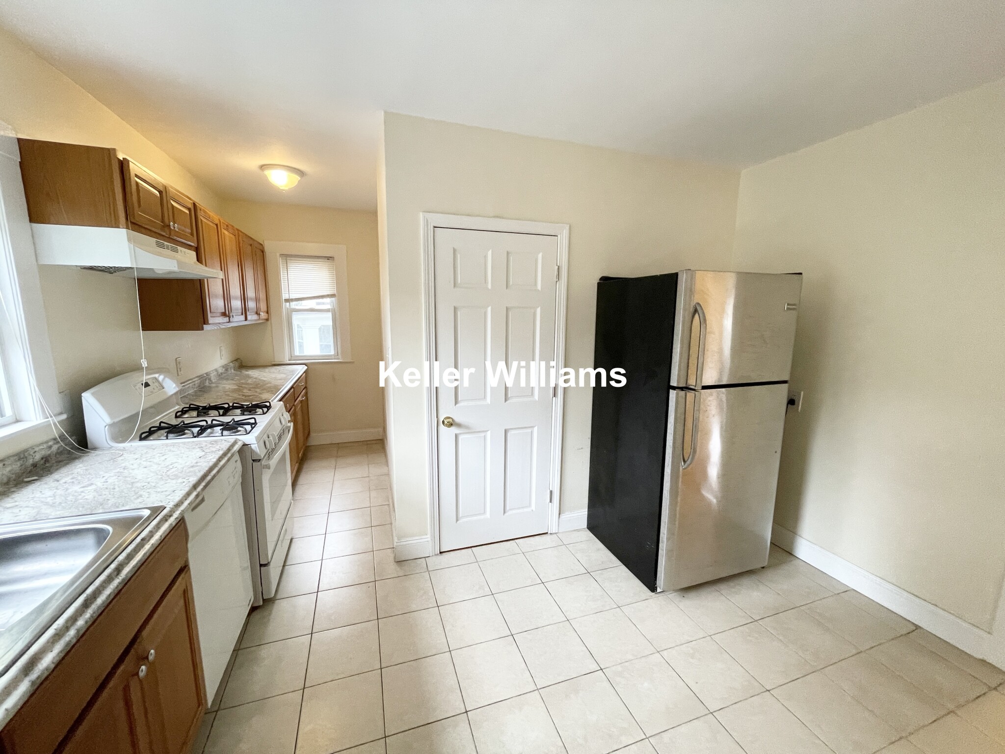 3 bed, 1 bath apartment for rent at 31 High St Unit 2, Brookline Village — photo 4 of 21
