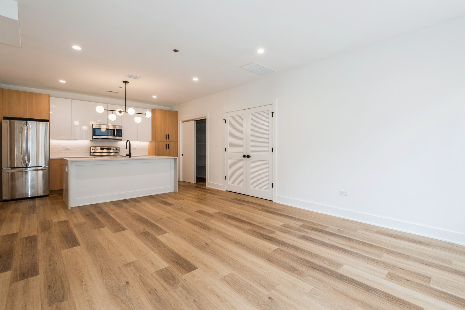 1435-40 West Fillmore St., Chicago, IL - 3,213 USD/ month