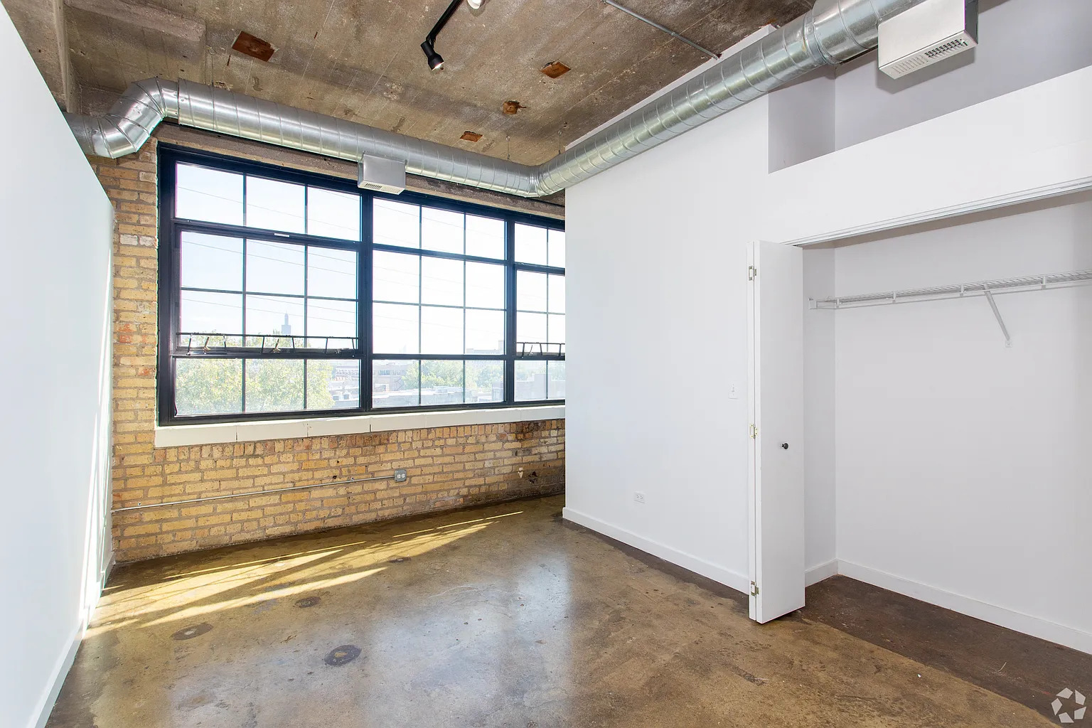 2620-25 West Washington Blvd., Chicago, IL - 2,343 USD/ month