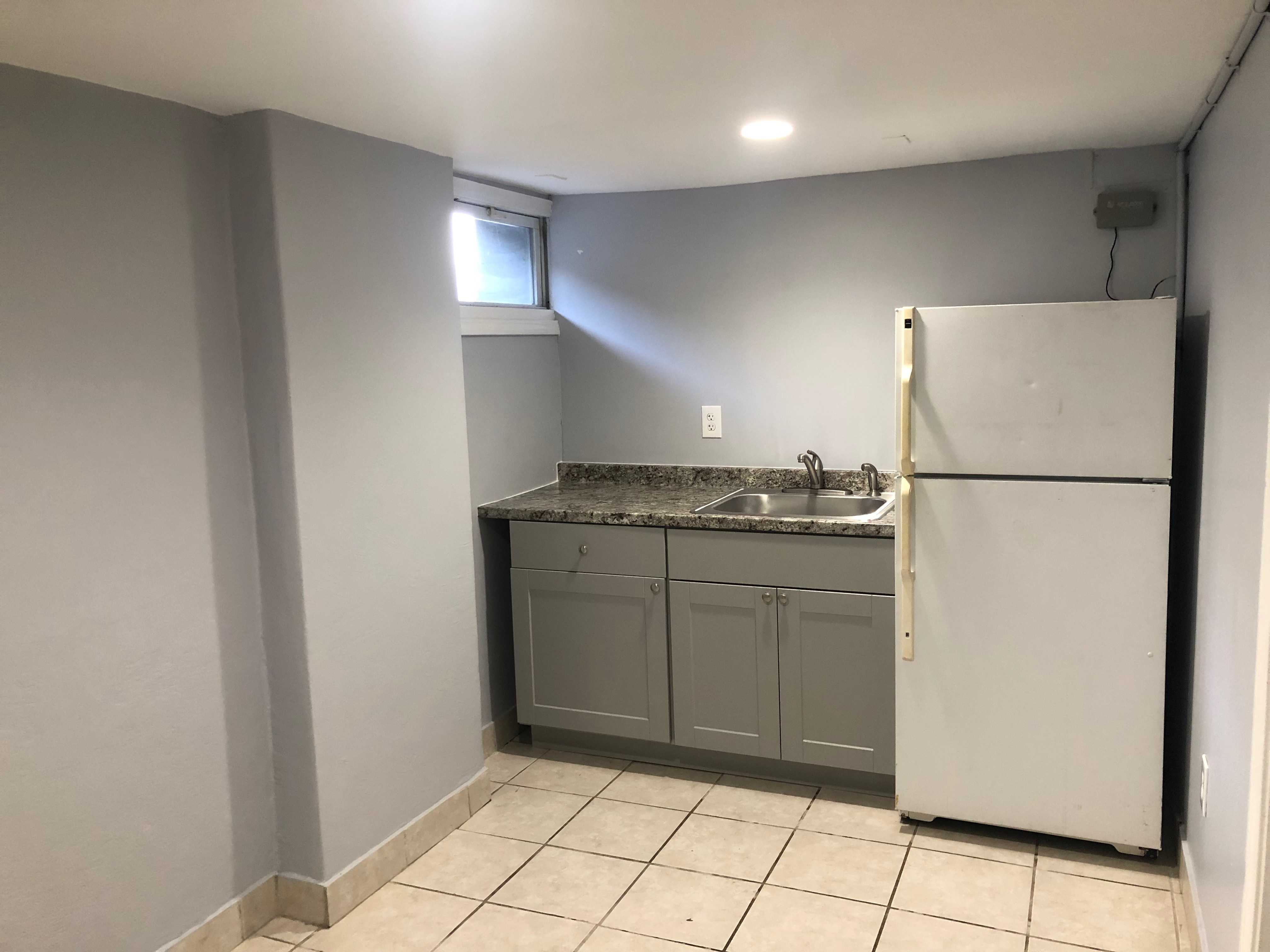 6 bed, 2 bath apartment for rent at 27 Blaine St Unit SFH, Allston — photo 9 of 10