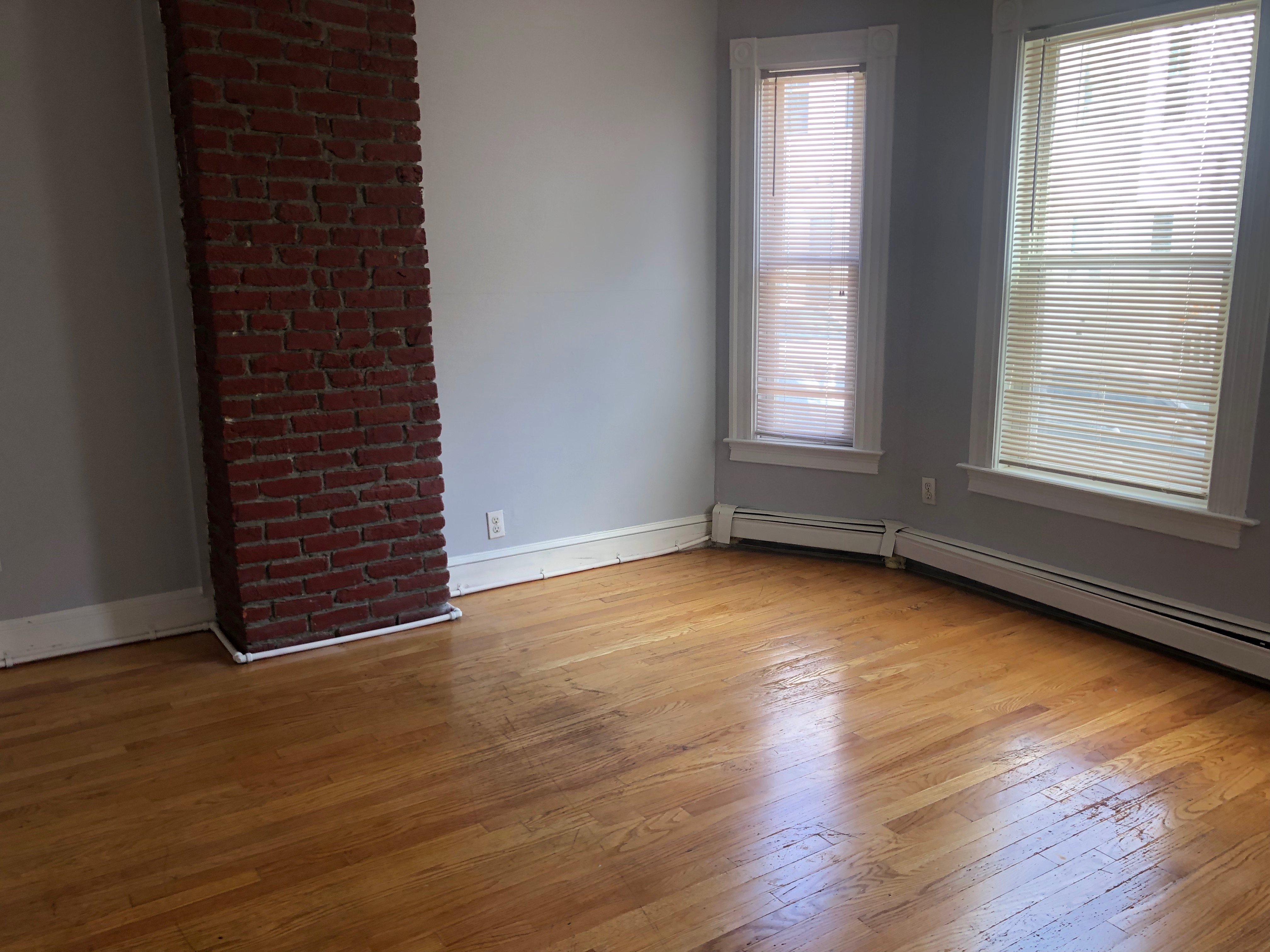 6 bed, 2 bath apartment for rent at 27 Blaine St Unit SFH, Allston — photo 3 of 10