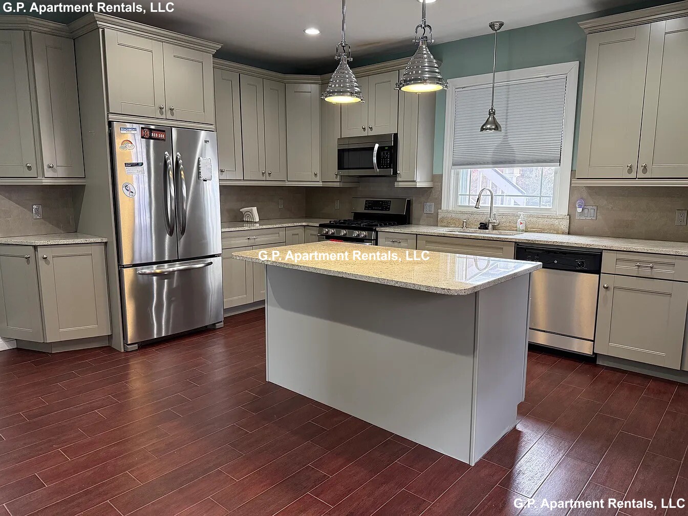 00 Bellingham Ave. - 2,800USD / month