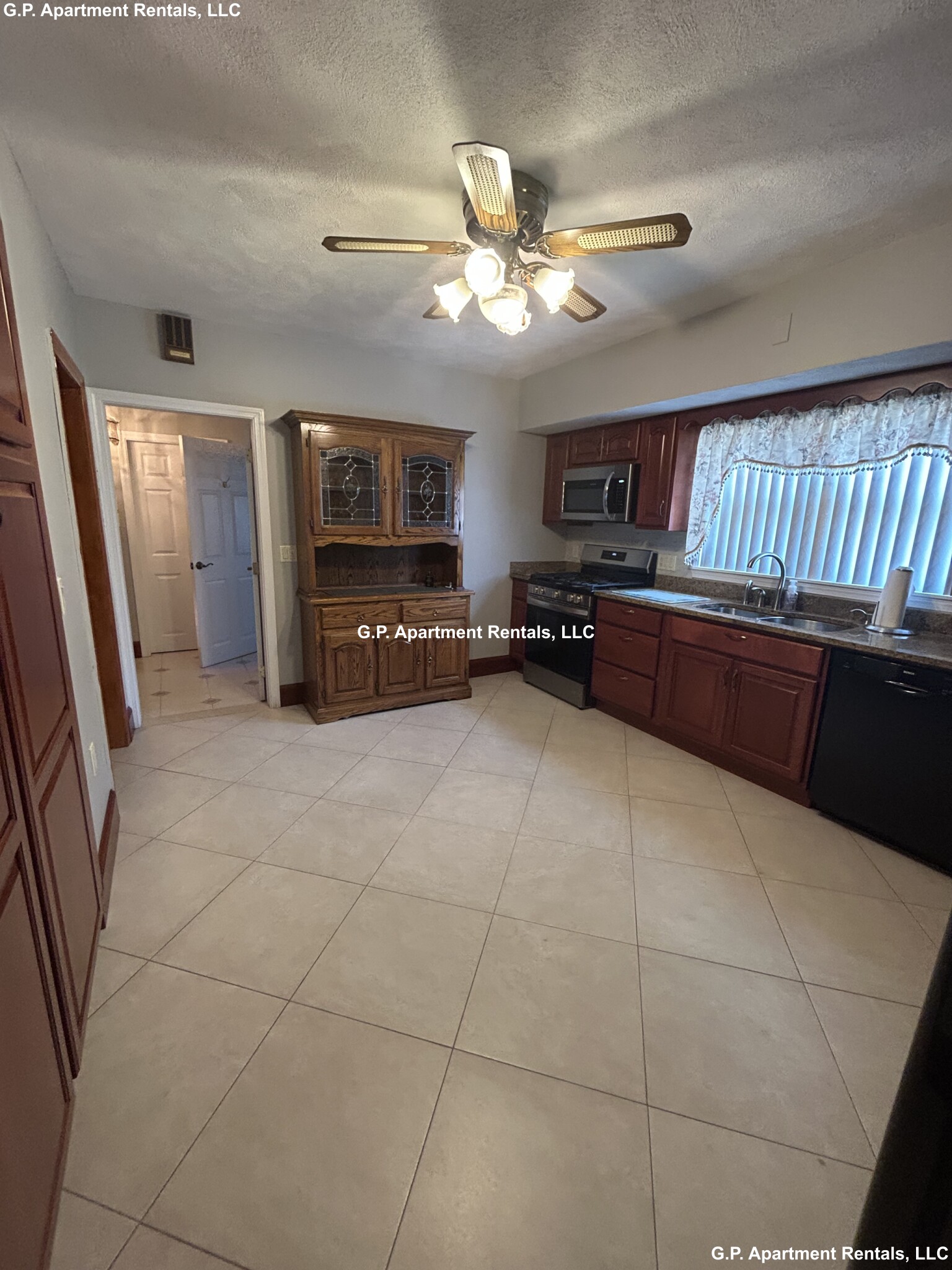 58 maple St., Malden, MA - 3,200 USD/ month