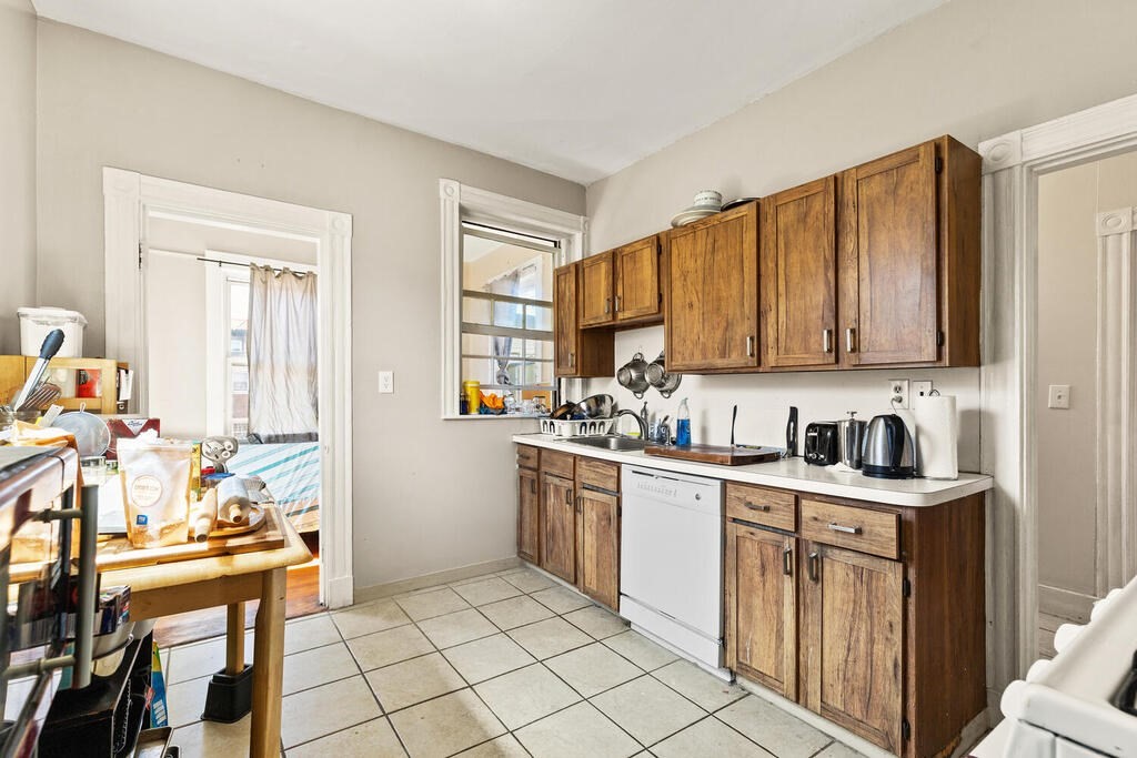 28 Glenville Ave, Allston