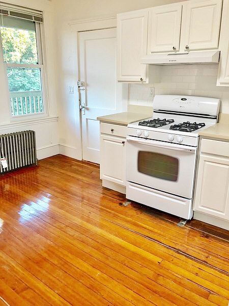 3 bed, 1 bath apartment for rent at 3 Dana Ave Unit 3, Hyde Park — photo 3 of 13