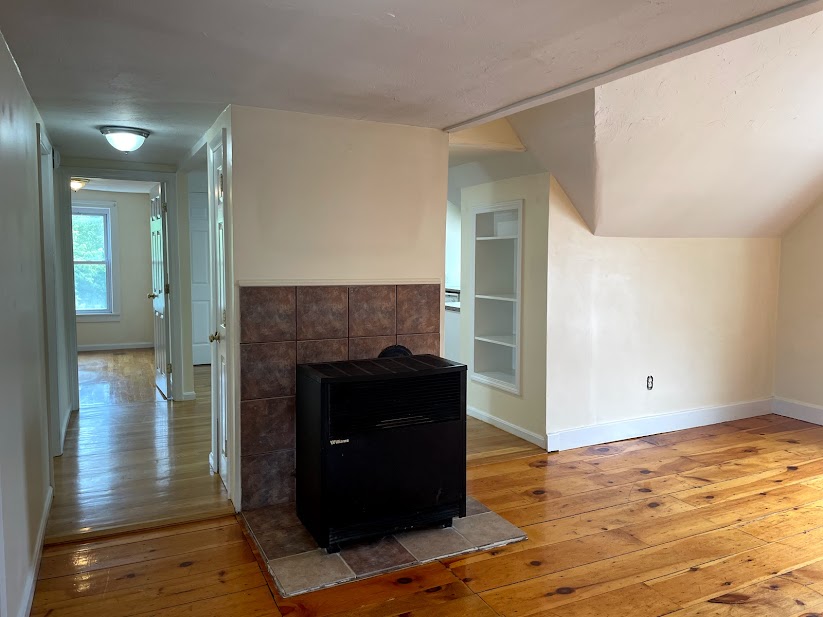 3 bed, 1 bath apartment for rent at 232 Temple St Unit 3, Whitman — photo 4 of 16