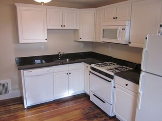 3 bed, 1 bath apartment for rent at 162 Granite St Unit 2, Quincy — photo 2 of 8