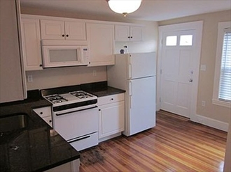 3 bed, 1 bath apartment for rent at 162 Granite St Unit 2, Quincy — photo 3 of 8