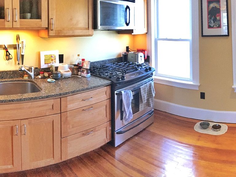 2 bed, 1 bath apartment for rent at 27 Morrison Ave Unit 3, Somerville — photo 3 of 16