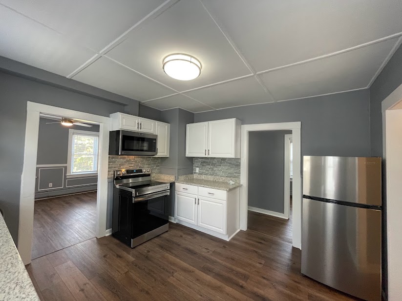 3 bed, 1 bath apartment for rent at 140 Barrows St Unit 2, Norton — photo 3 of 16