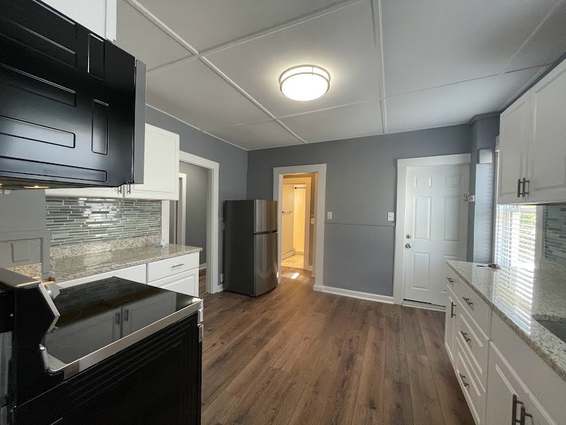 3 bed, 1 bath apartment for rent at 140 Barrows St Unit 2, Norton — photo 2 of 16