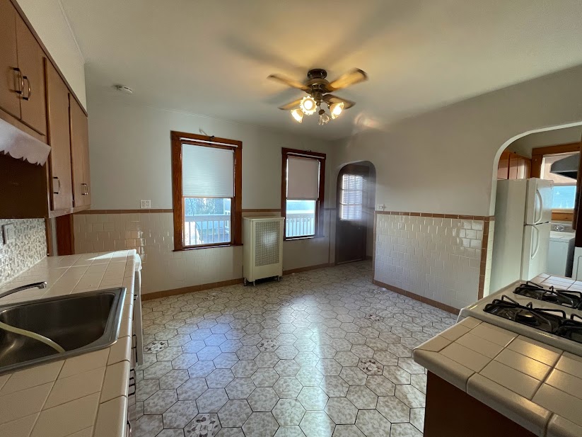 3 bed, 1 bath apartment for rent at 8 Hallet Unit 1, Dorchester — photo 9 of 27