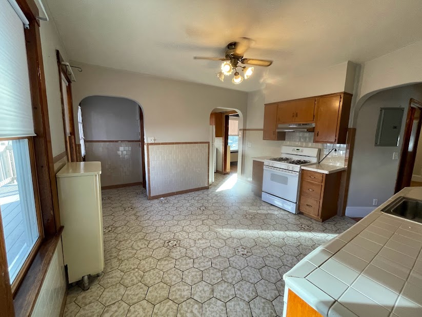 3 bed, 1 bath apartment for rent at 8 Hallet Unit 1, Dorchester — photo 11 of 27