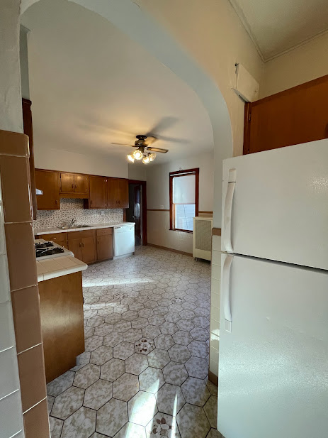 3 bed, 1 bath apartment for rent at 8 Hallet Unit 1, Dorchester — photo 8 of 27