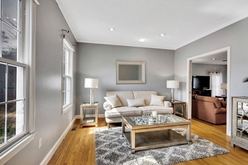 32 Penniman Cir, Stoughton