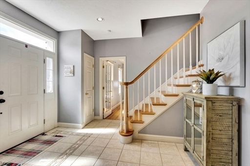 32 Penniman Cir, Stoughton