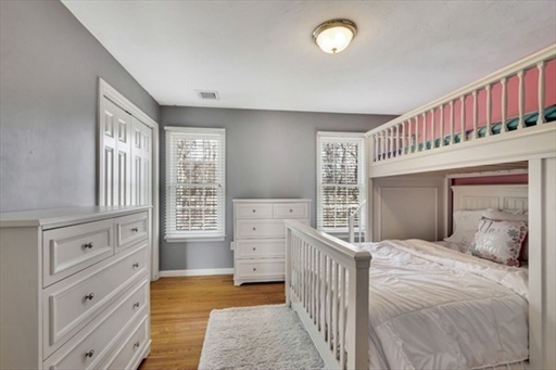 32 Penniman Cir, Stoughton