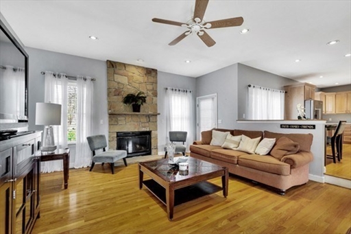 32 Penniman Cir, Stoughton