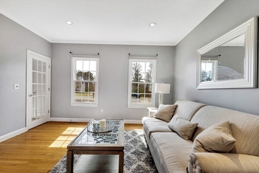 32 Penniman Cir, Stoughton