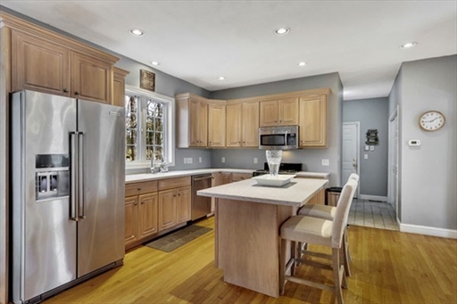 32 Penniman Cir, Stoughton