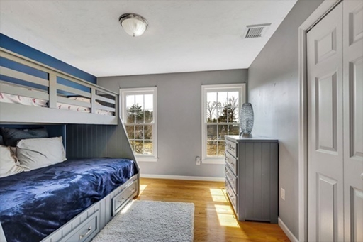 32 Penniman Cir, Stoughton